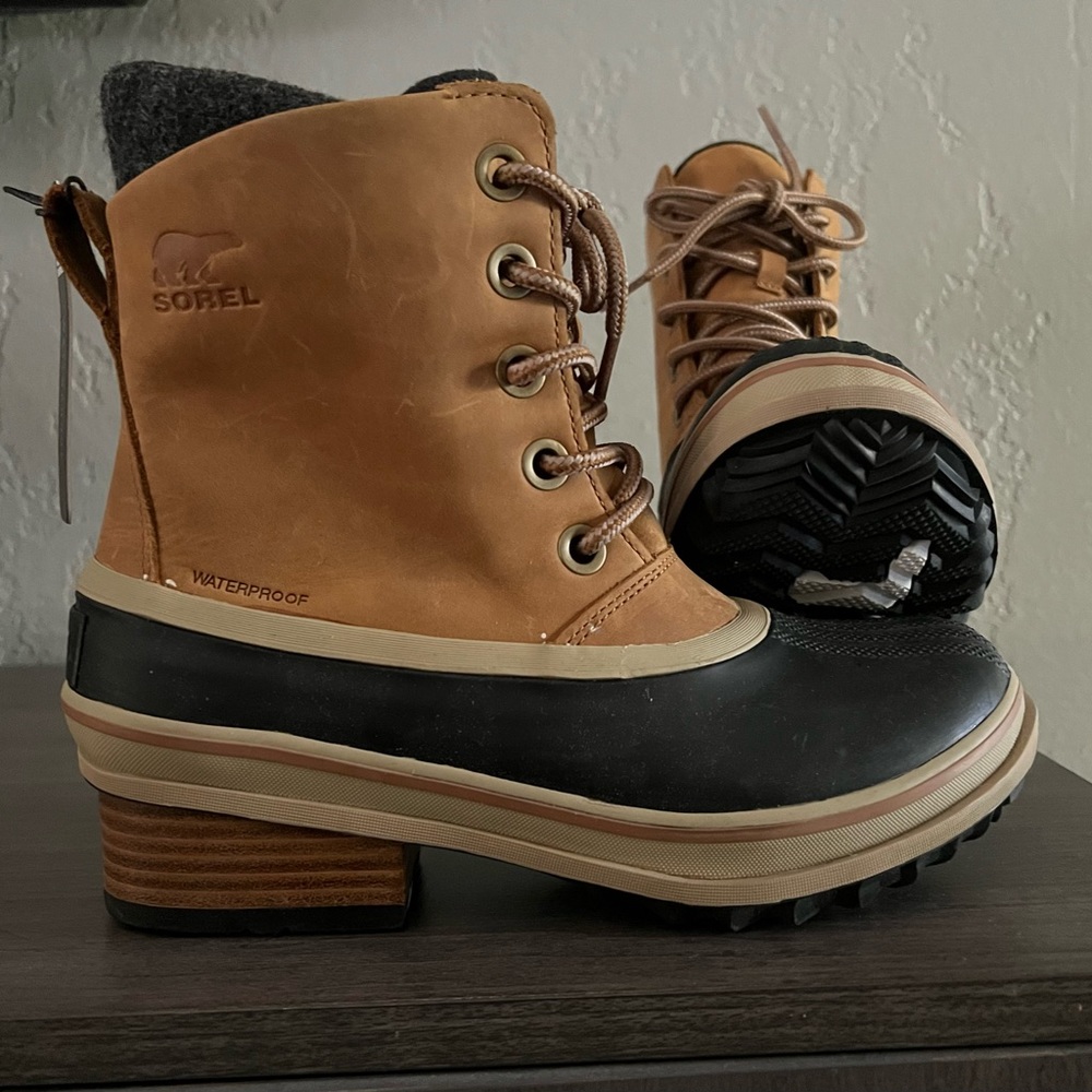 Sorel Ladies Elk Slimpack III Winter Boots (NEVER WORN)